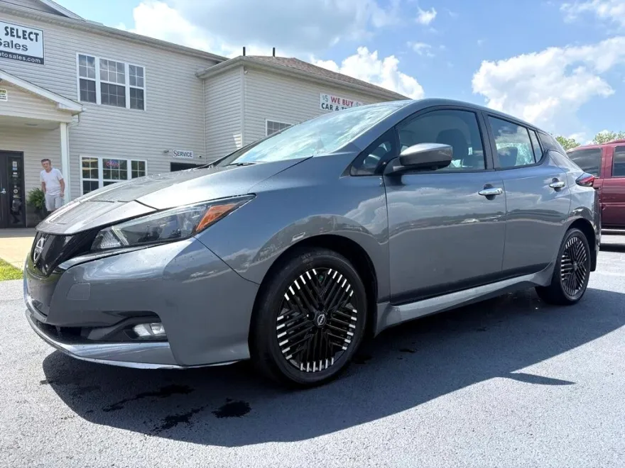 2023 Nissan Leaf SV Plus photo 1