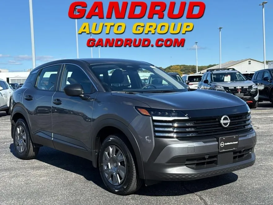 2025 Nissan Kicks S photo 1