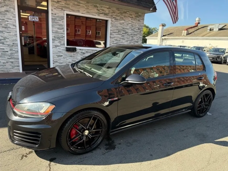 2017 Volkswagen Golf GTI SE photo 1