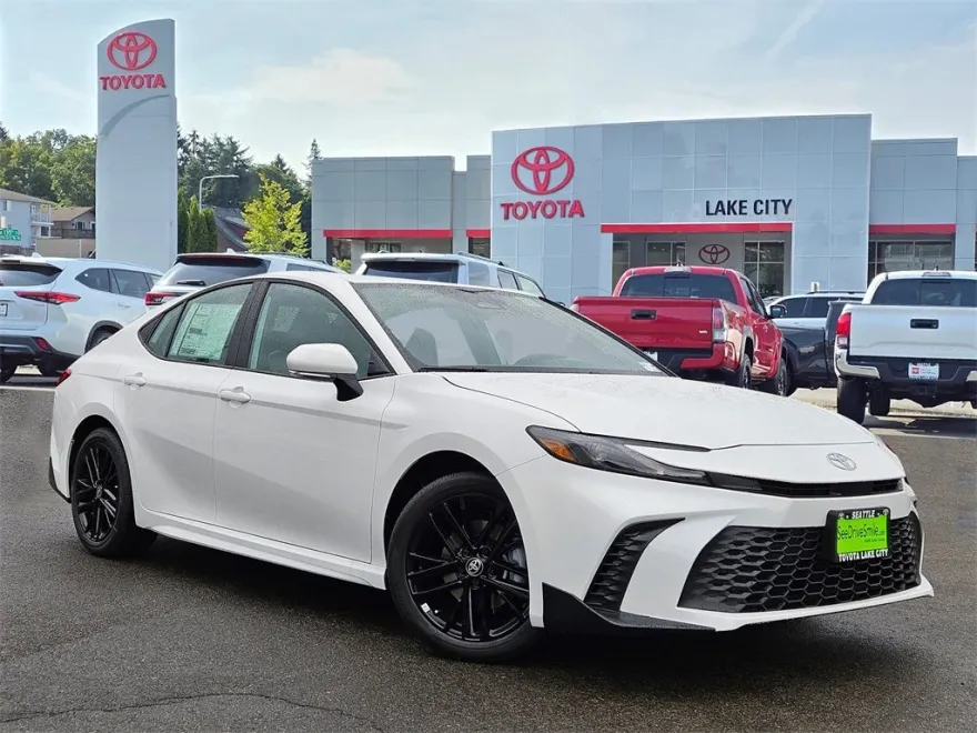 2025 Toyota Camry SE photo 1