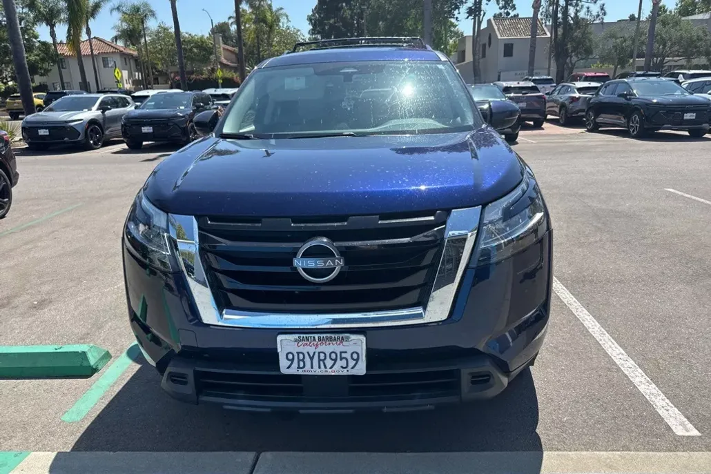 2022 Nissan Pathfinder SV photo 1
