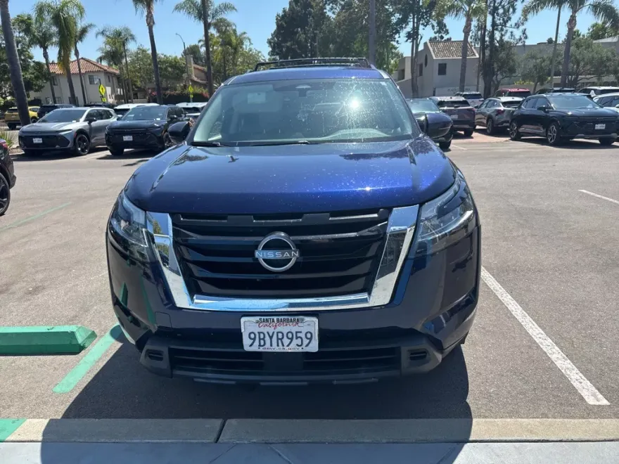 2022 Nissan Pathfinder SV photo 1