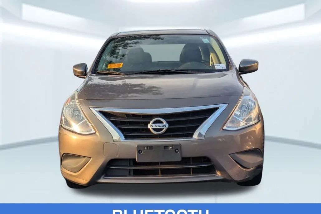 2016 Nissan Versa 1.6 SV photo 1