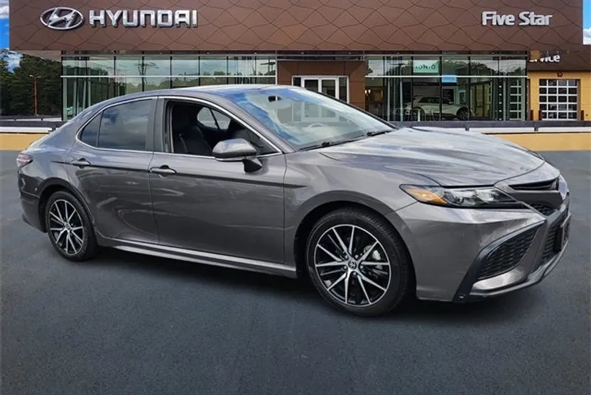 2023 Toyota Camry SE photo 1