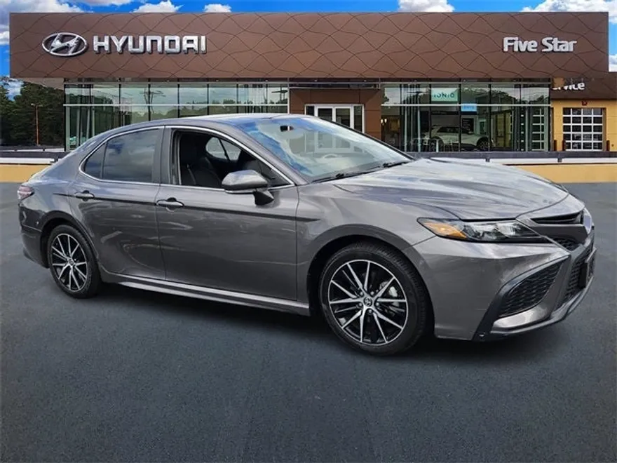 2023 Toyota Camry SE photo 1