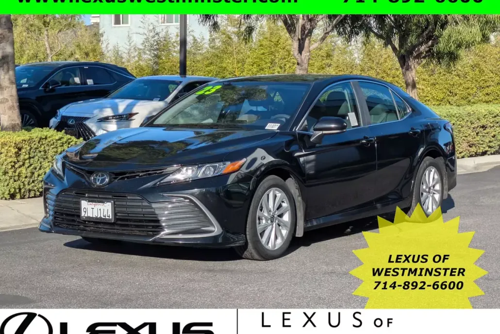 2023 Toyota Camry LE photo 1