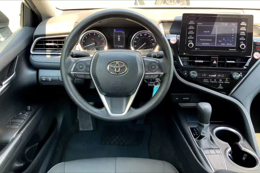 2023 Toyota Camry LE photo 1