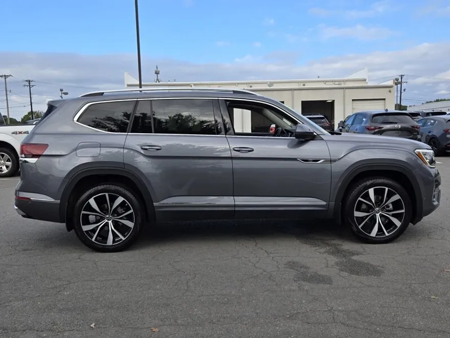 2024 Volkswagen Atlas SEL Premium R-Line photo 1