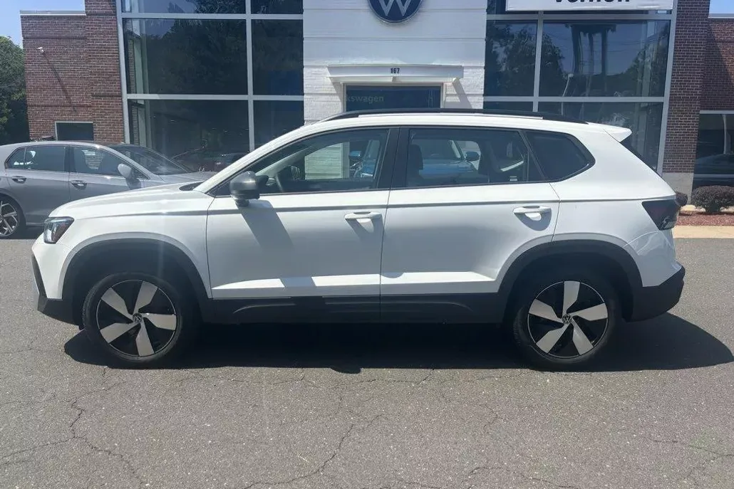 2025 Volkswagen Taos S photo 1