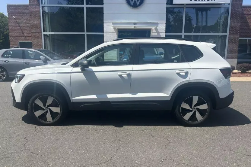 2025 Volkswagen Taos S photo 1