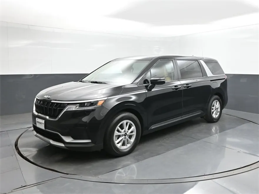 2024 Kia Carnival LX photo 1