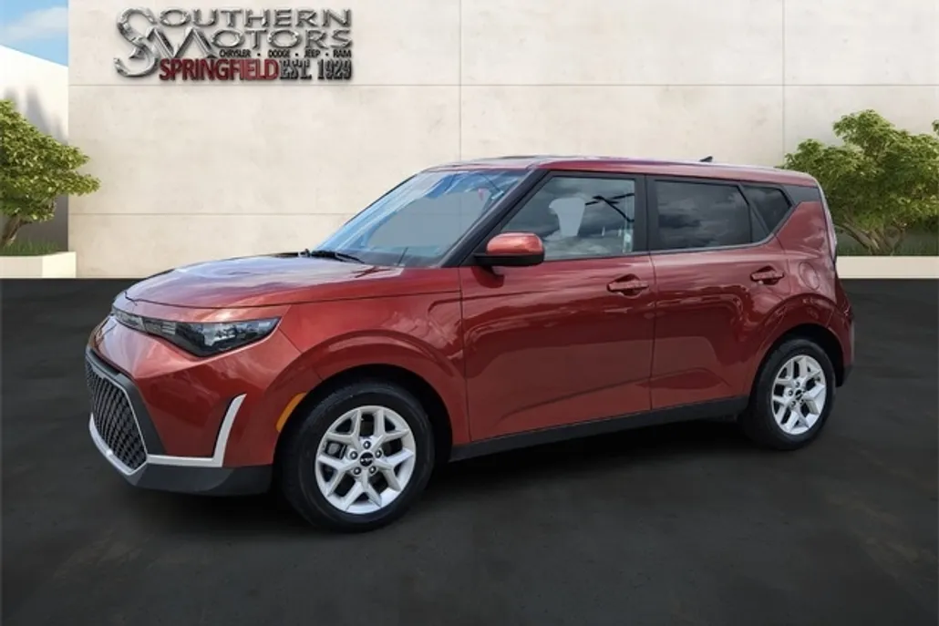 2023 Kia Soul LX photo 1