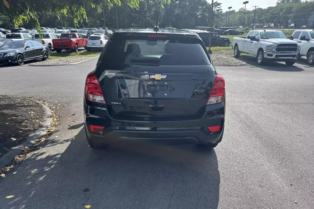 2020 Chevrolet Trax LS photo 1