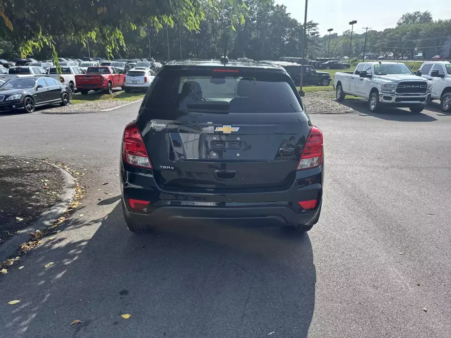 2020 Chevrolet Trax LS photo 1