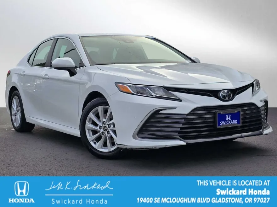 2024 Toyota Camry LE photo 1