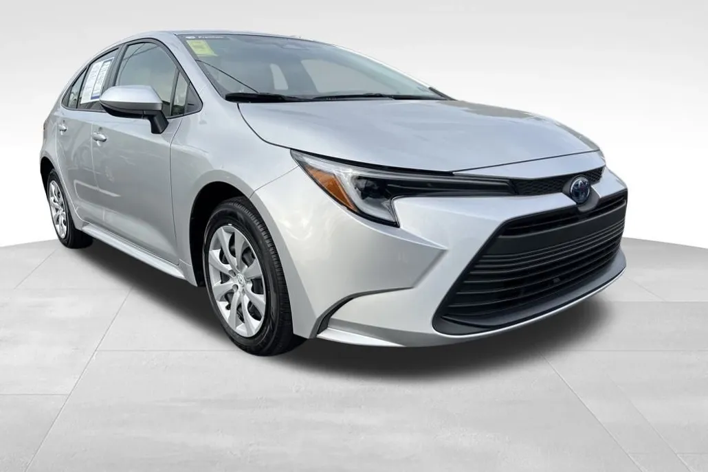 2025 Toyota Corolla Hybrid LE photo 1