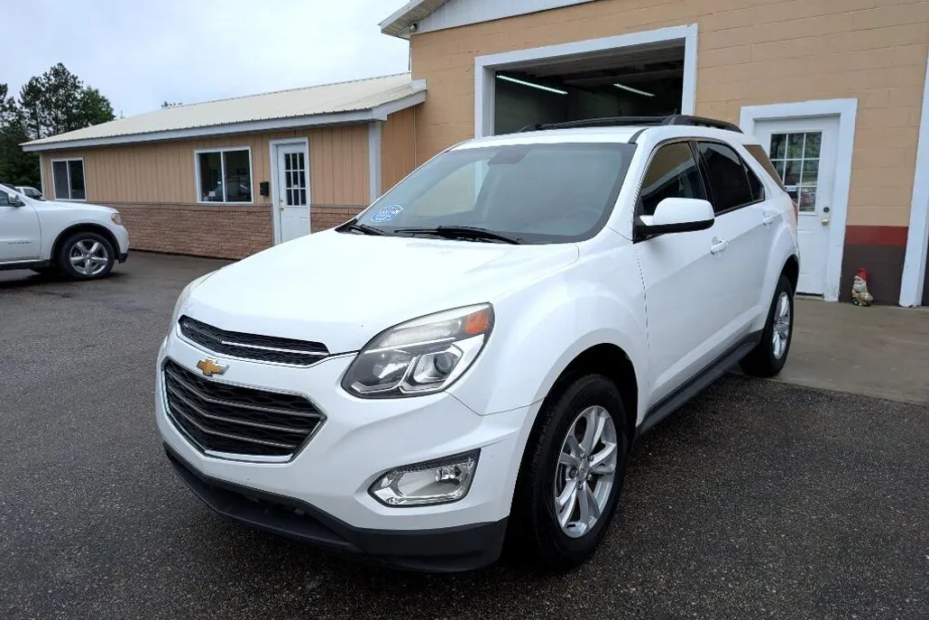 2017 Chevrolet Equinox LT photo 1