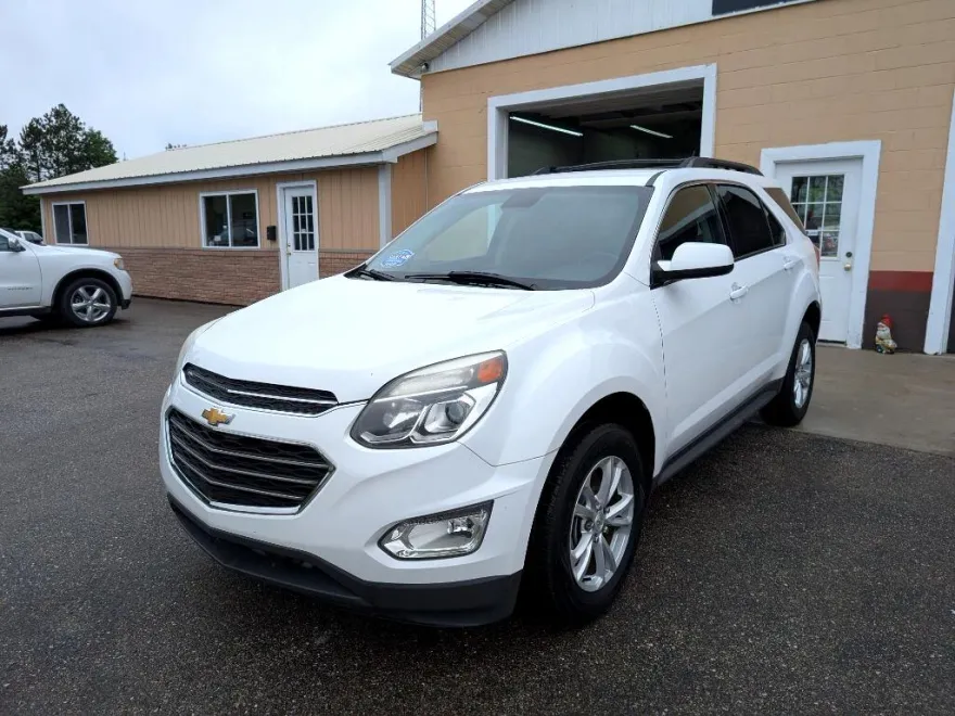 2017 Chevrolet Equinox LT photo 1