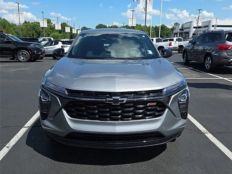 2024 Chevrolet Trax 1 photo 1