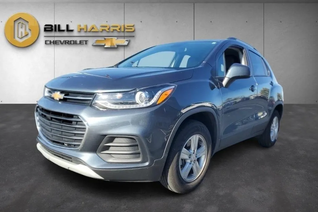2022 Chevrolet Trax LT photo 1