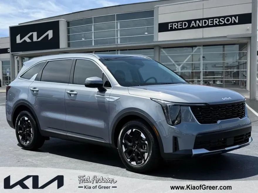 2025 Kia Sorento S photo 1