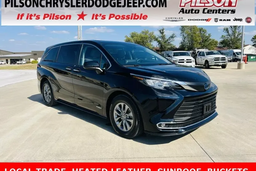 2021 Toyota Sienna XLE photo 1