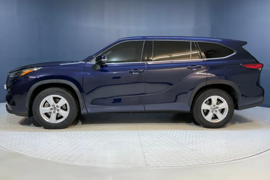 2022 Toyota Highlander L photo 1