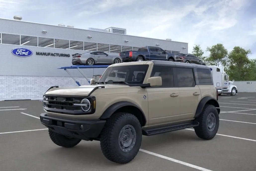 2025 Ford Bronco Outer Banks photo 1