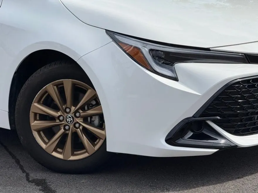 2024 Toyota Corolla Base photo 1