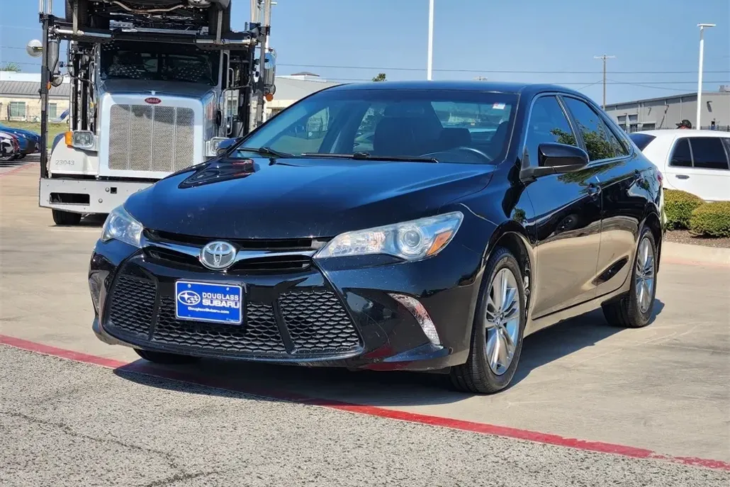 2016 Toyota Camry Base photo 1