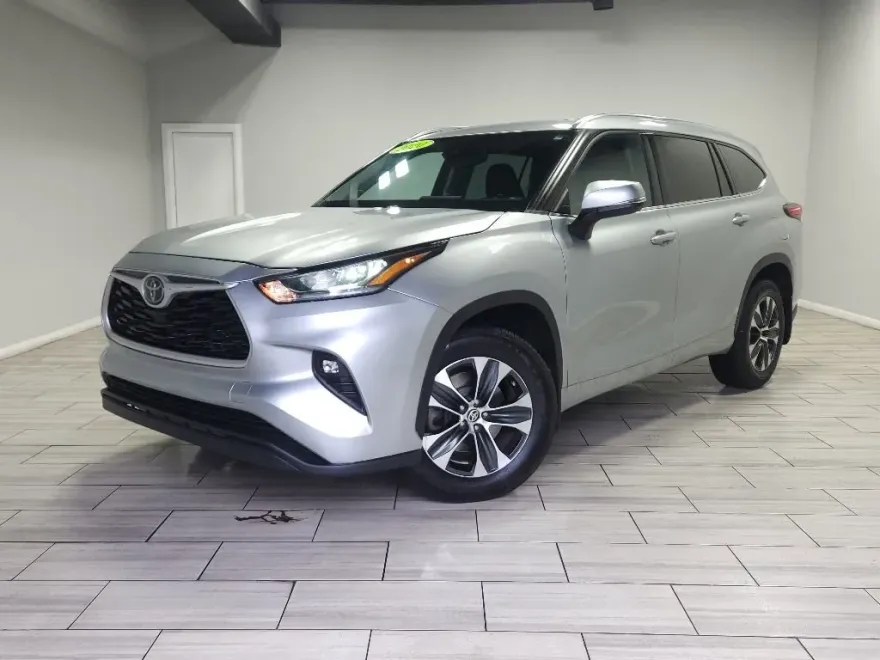 2020 Toyota Highlander XLE photo 1