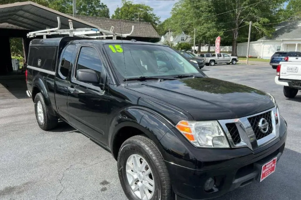 2015 Nissan Frontier SV photo 1