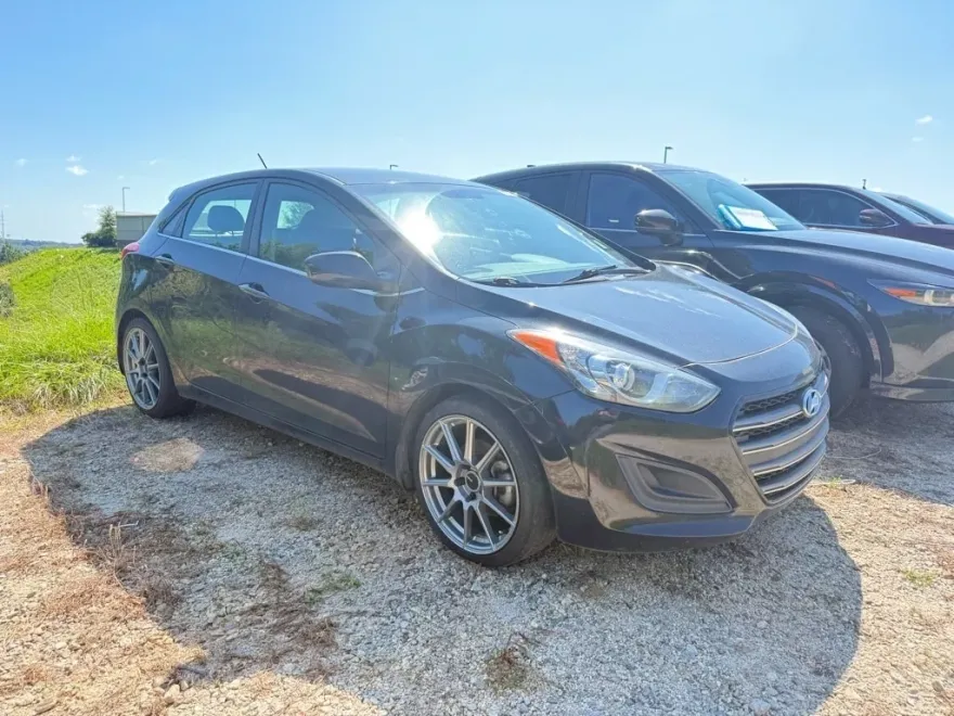 2016 Hyundai Elantra GT Base photo 1