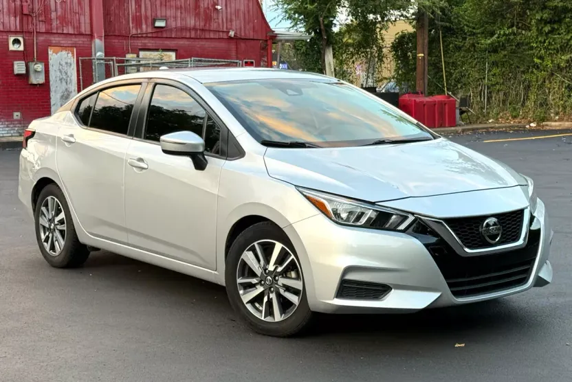 2020 Nissan Versa SV photo 1