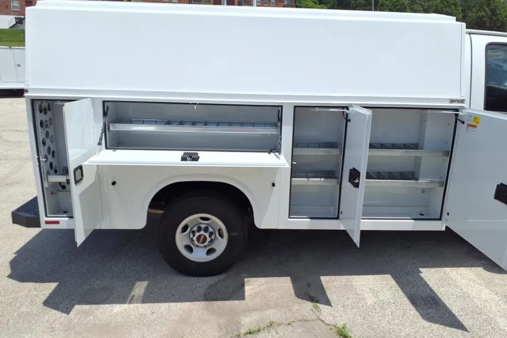 2025 Gmc Savana 3500 Cutaway photo 1