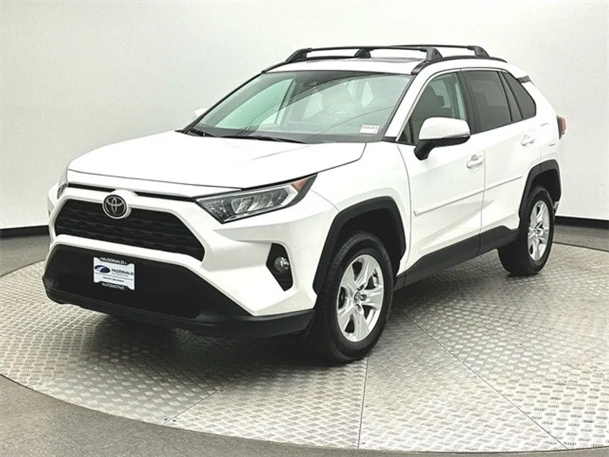 2020 Toyota RAV4 XLE photo 1