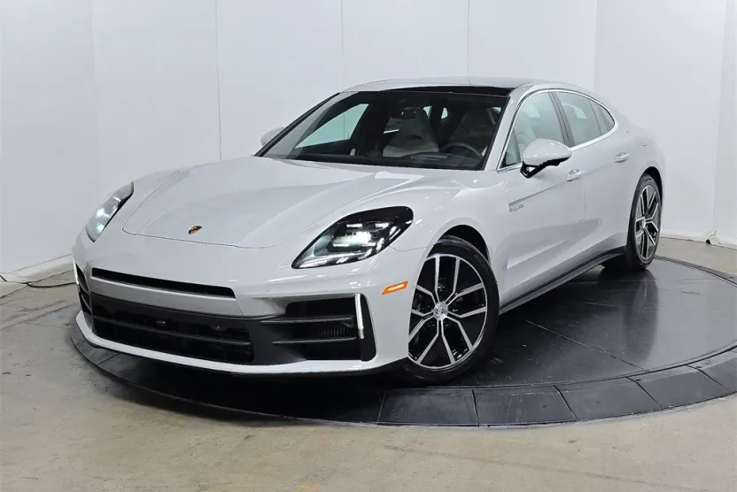 2026 Porsche Panamera E-Hybrid 4 photo 1