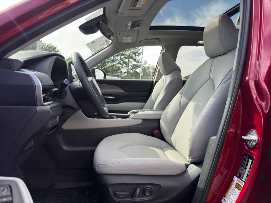 2024 Toyota Grand Highlander XLE photo 1