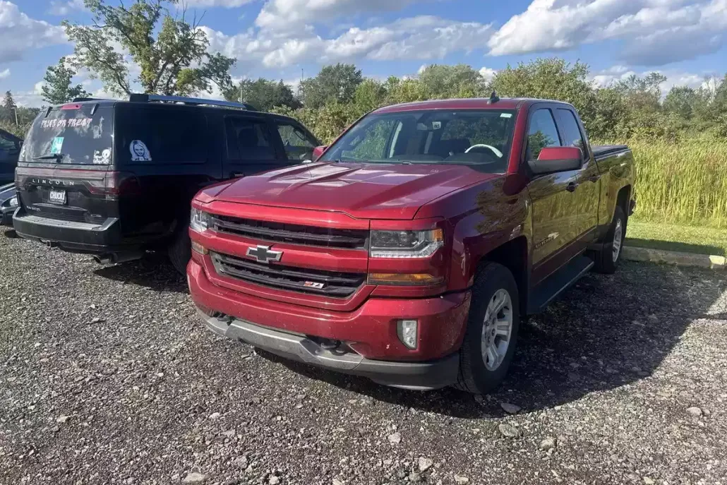 2019 Chevrolet Silverado LT photo 1