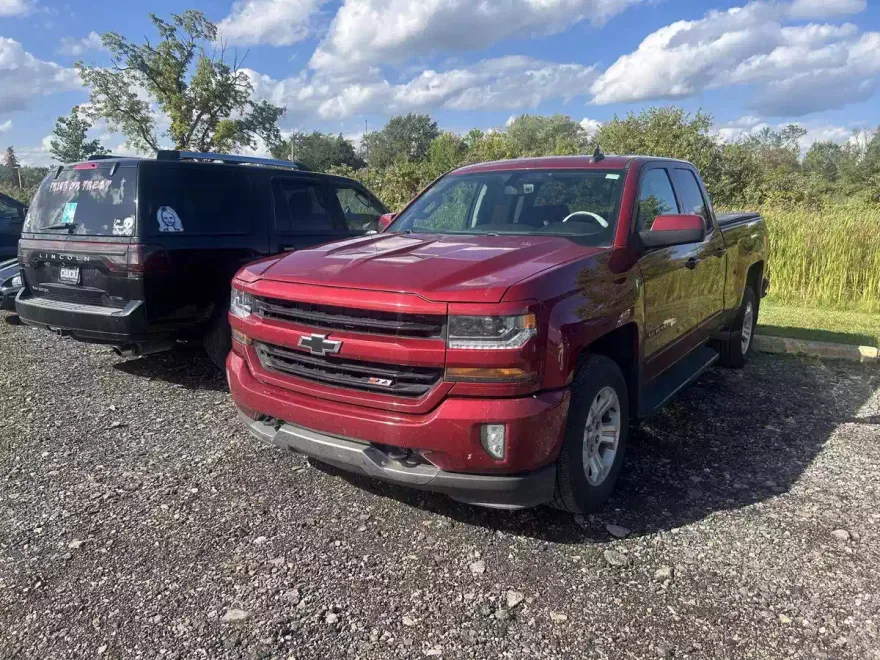 2019 Chevrolet Silverado LT photo 1