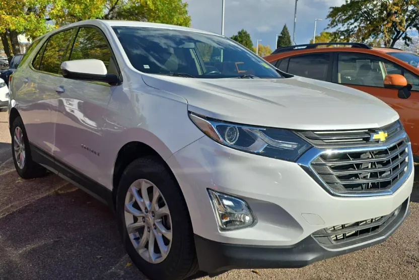 2019 Chevrolet Equinox LT photo 1