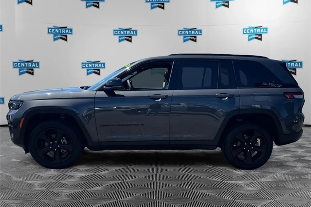 2023 Jeep Grand Cherokee Altitude photo 1