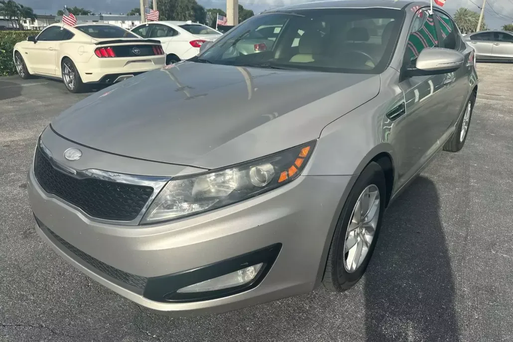 2013 Kia Optima LX photo 1