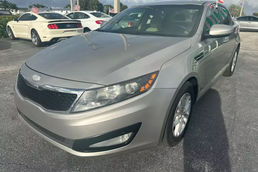 2013 Kia Optima LX photo 1