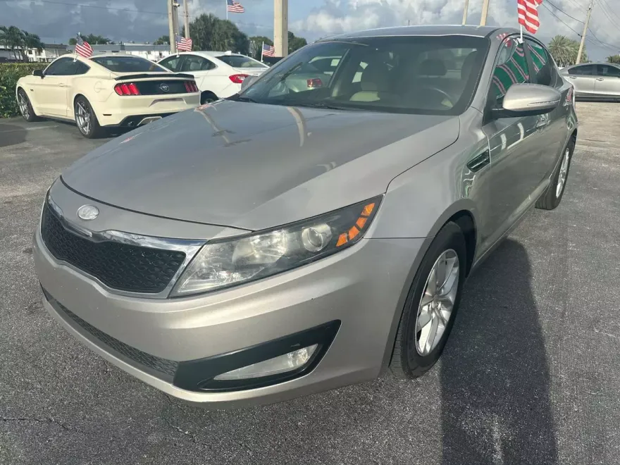 2013 Kia Optima LX photo 1