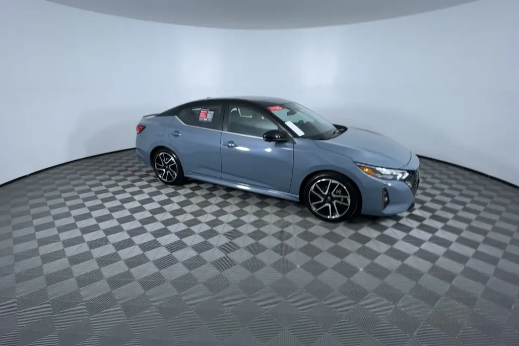 2024 Nissan Sentra SR photo 1