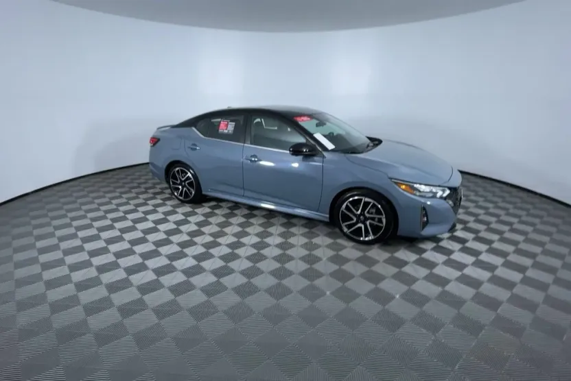 2024 Nissan Sentra SR photo 1