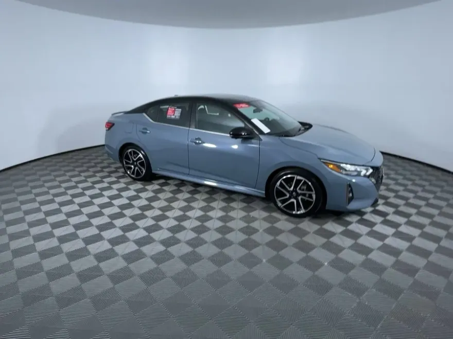 2024 Nissan Sentra SR photo 1