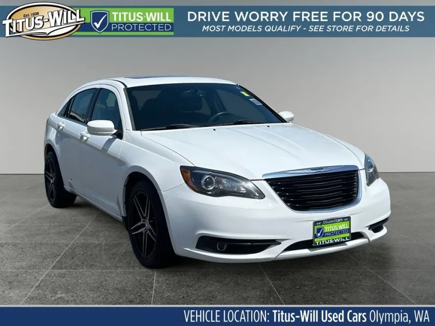 2013 Chrysler 200 Touring photo 1