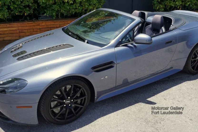 2017 Aston Martin Vantage Roadster photo 1